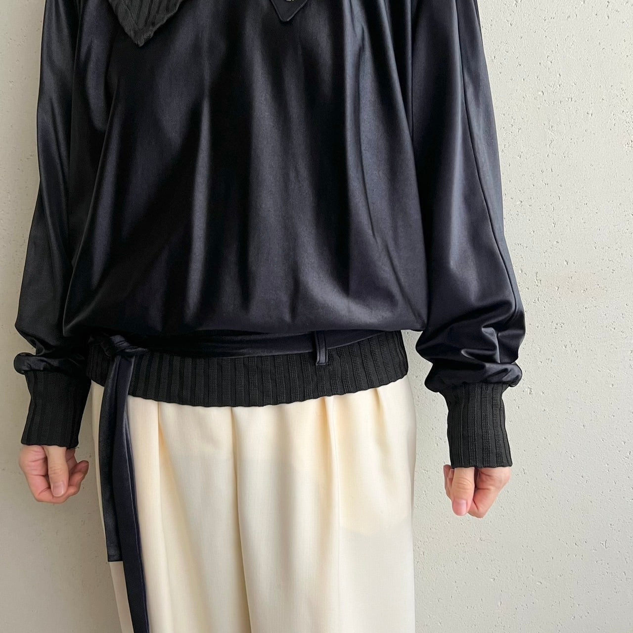 90s Black Design Top