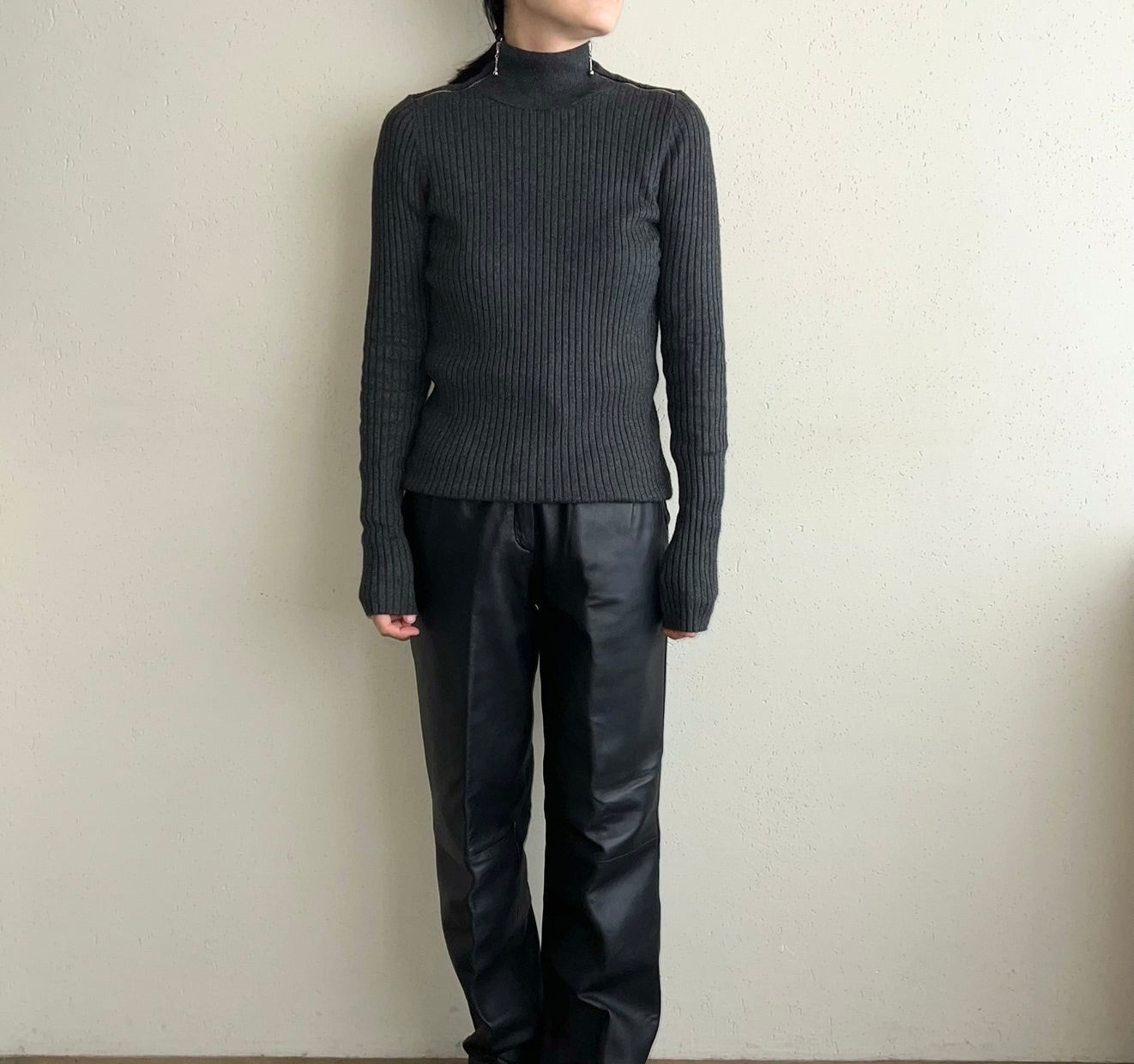90s Zip Design Ribbed Top