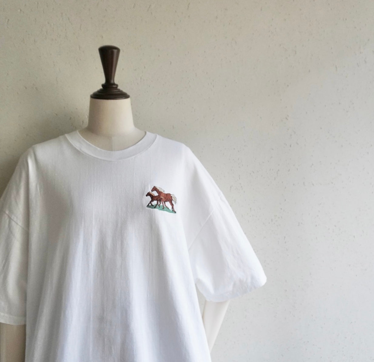 90s Embroidery T-shirt