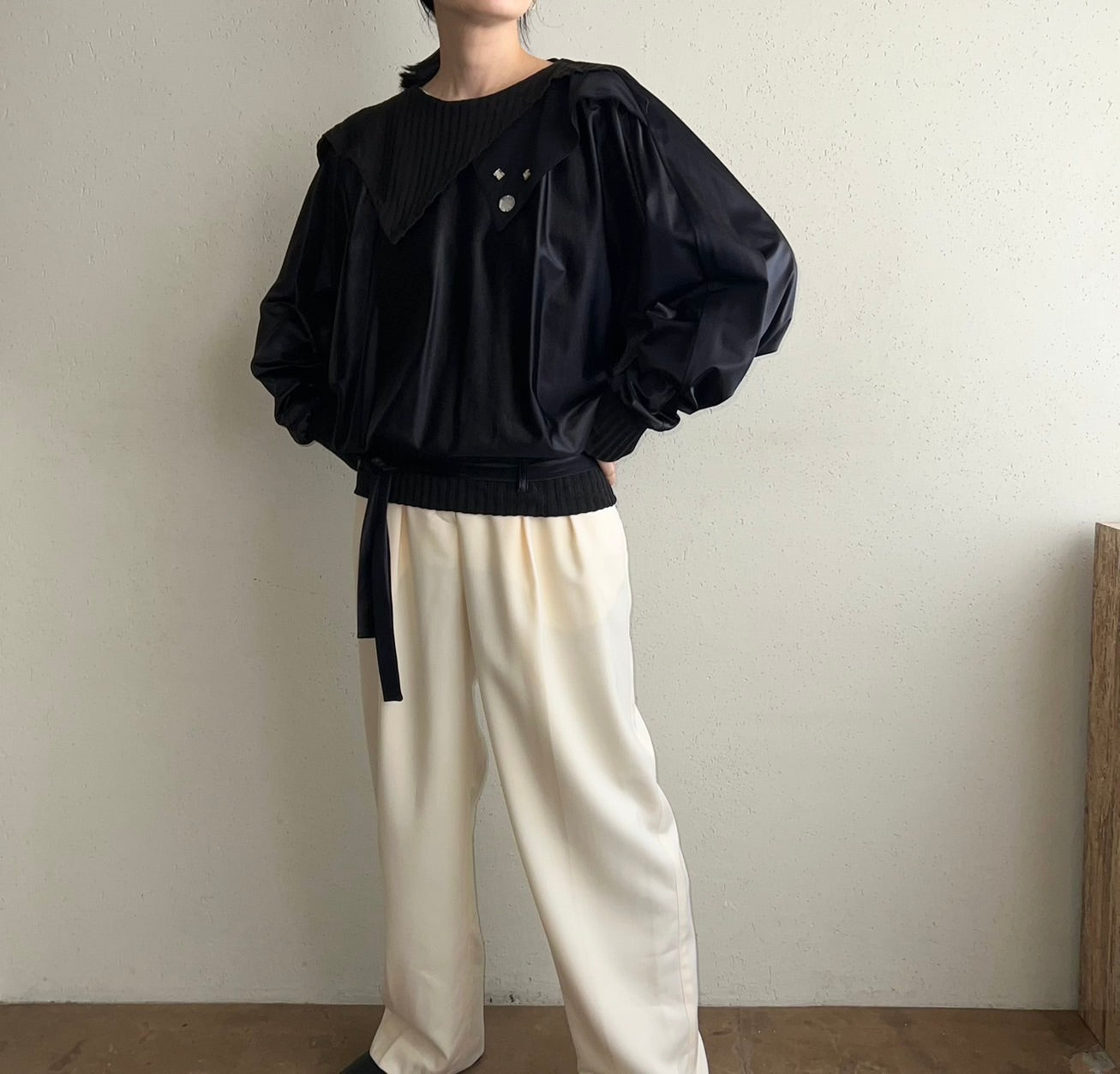 90s Black Design Top