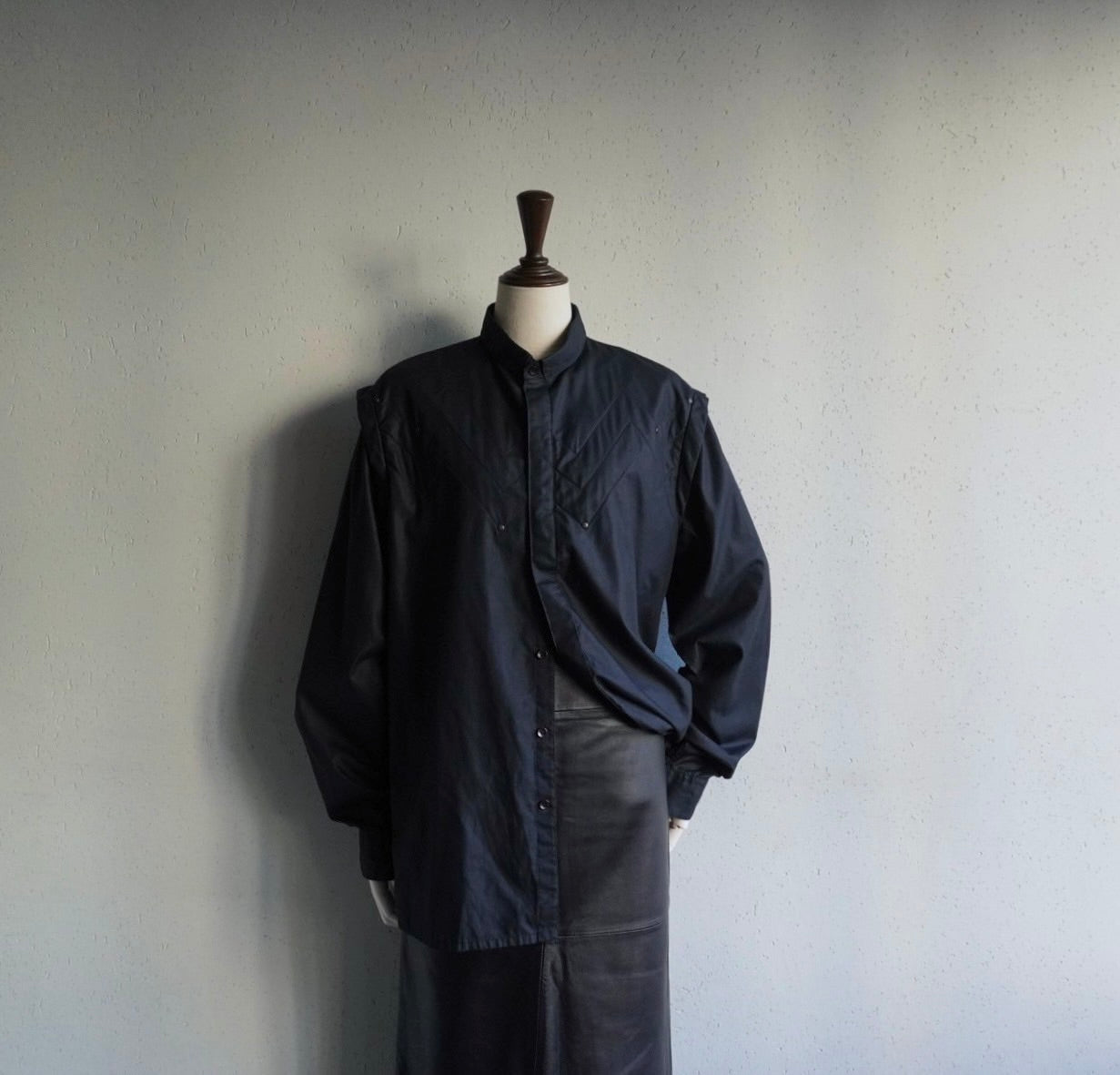 90s Black Design Shirt