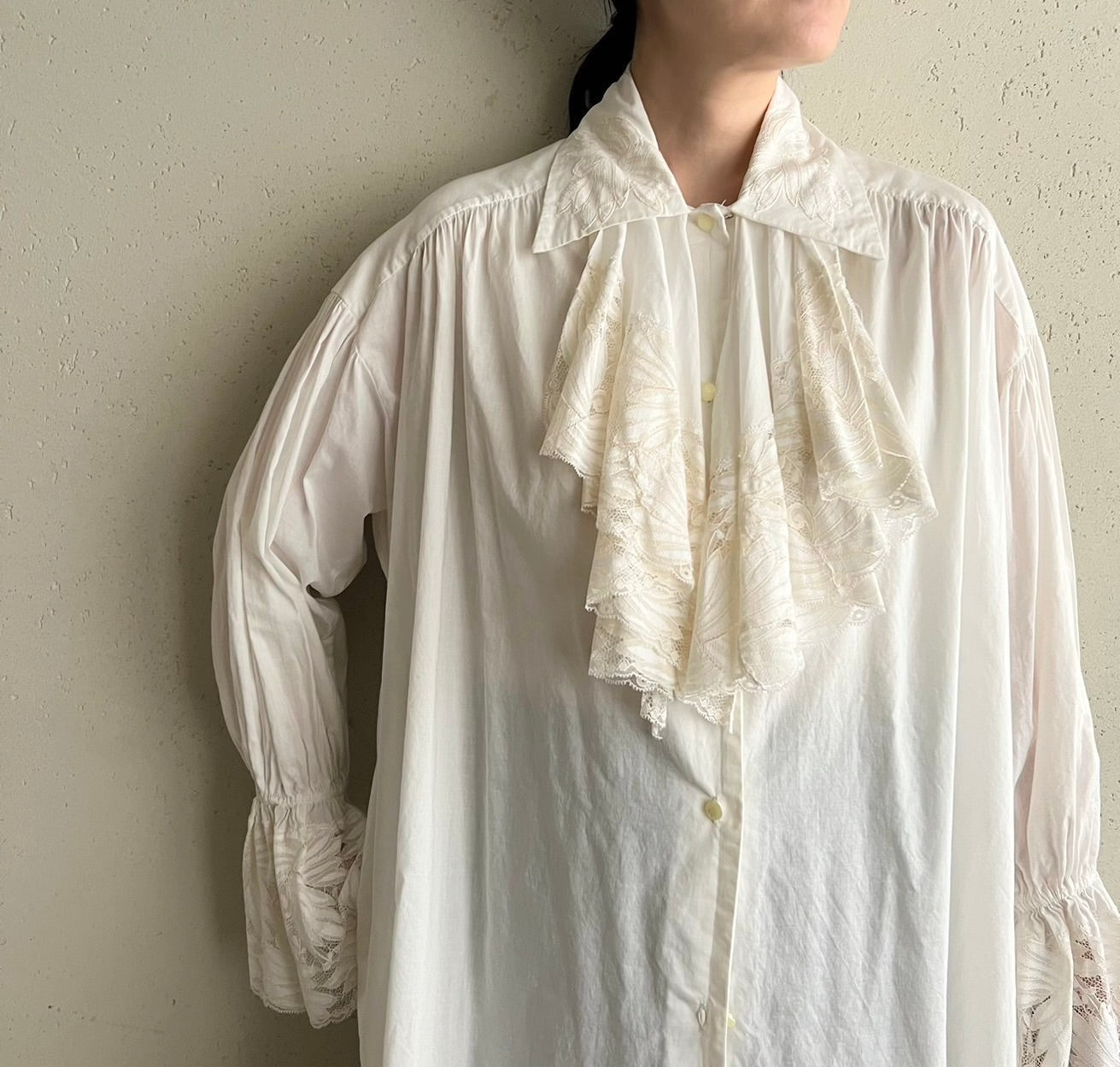 90s”NATORI” Lace Design Shirt