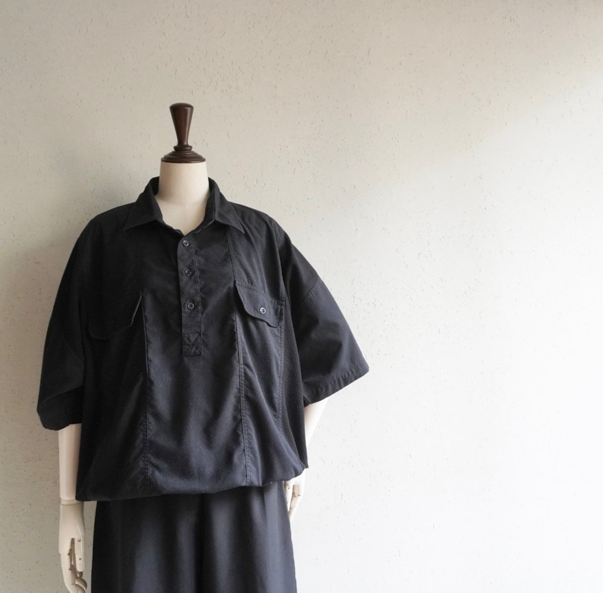 90s Black Design Top