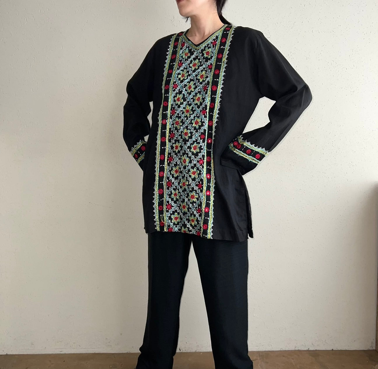 70s Embroidery Blouse