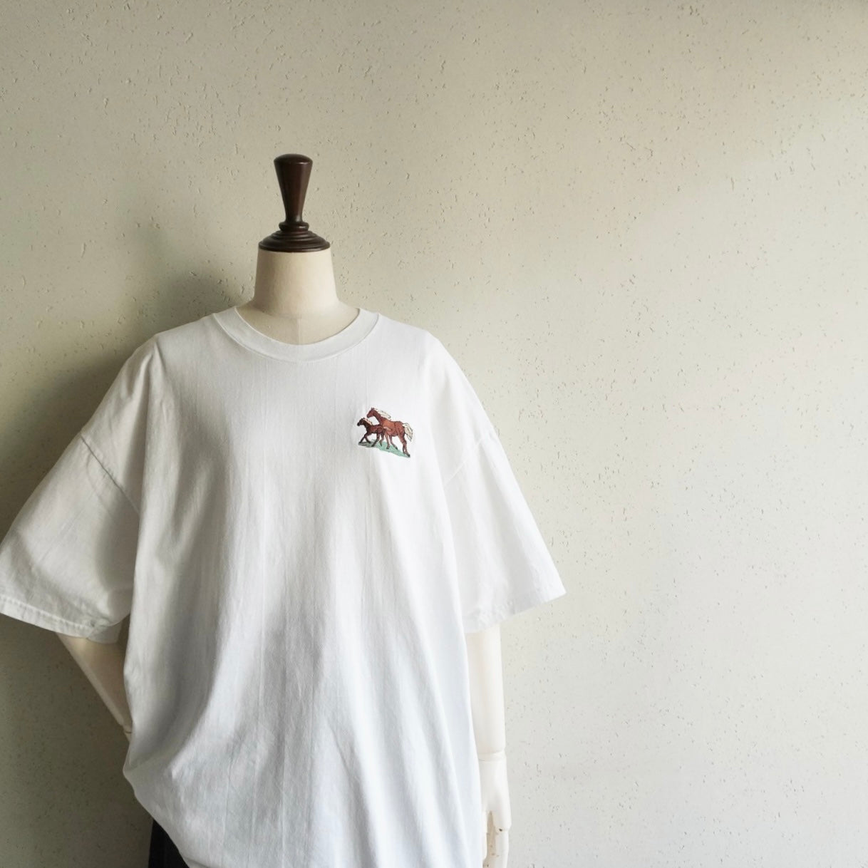 90s Embroidery T-shirt
