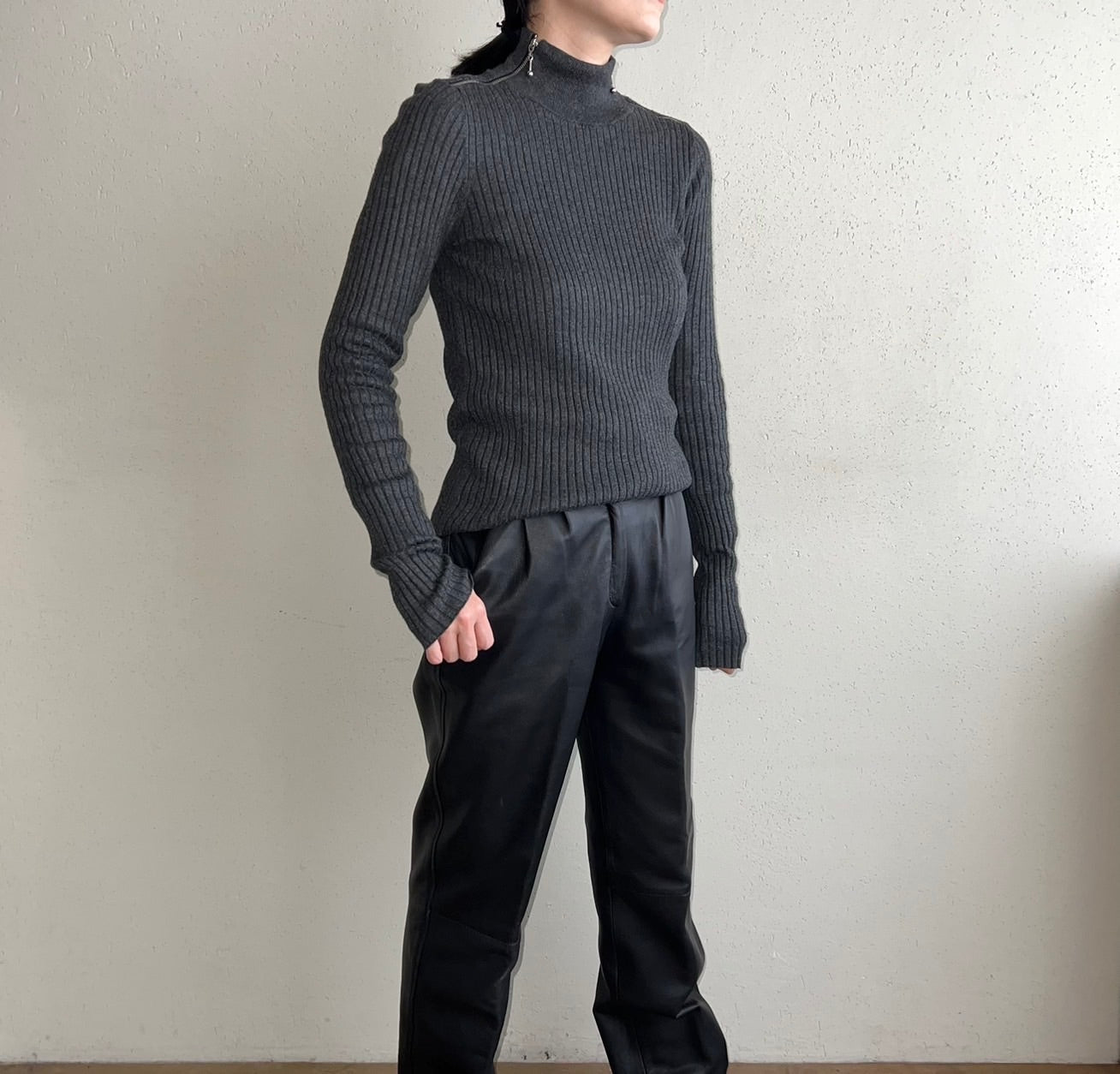 90s Zip Design Ribbed Top