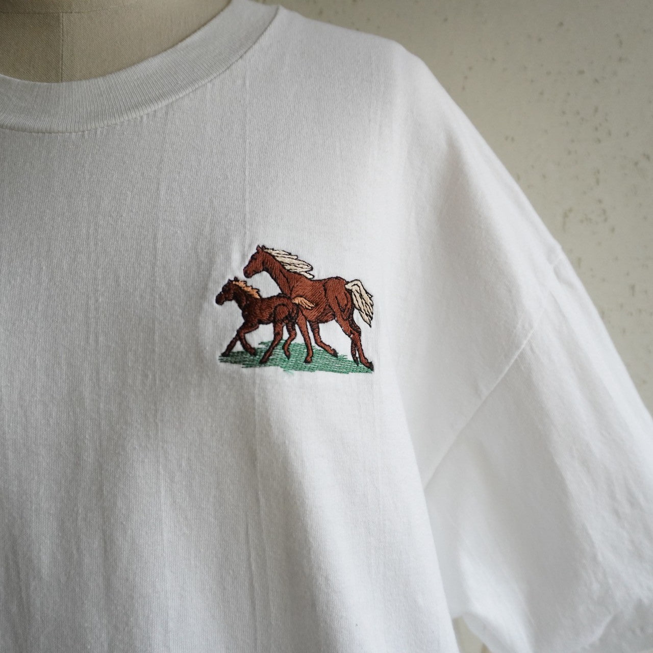 90s Embroidery T-shirt