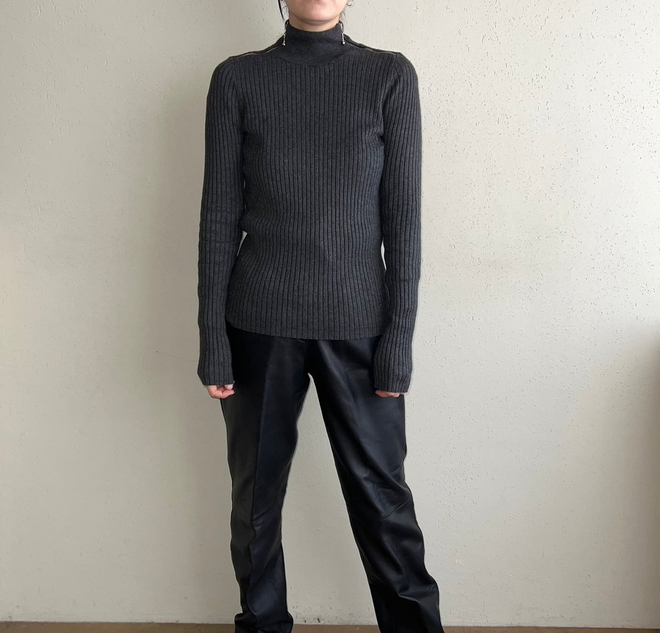 90s Zip Design Ribbed Top