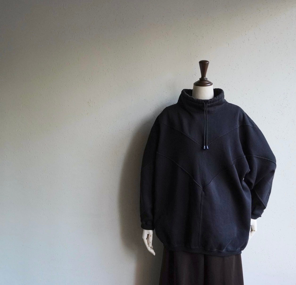 90s Design Black Sweater
