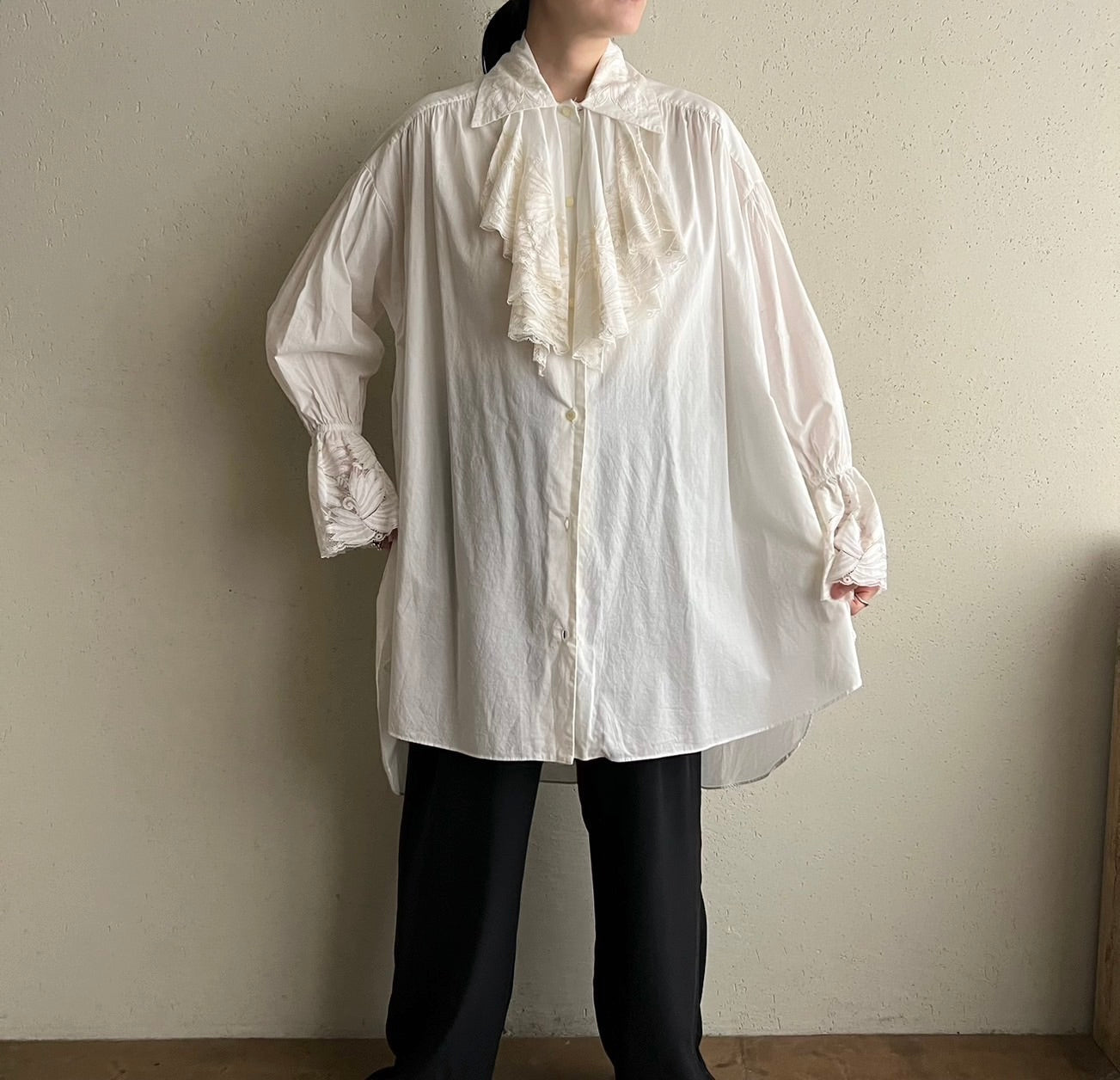 90s”NATORI” Lace Design Shirt