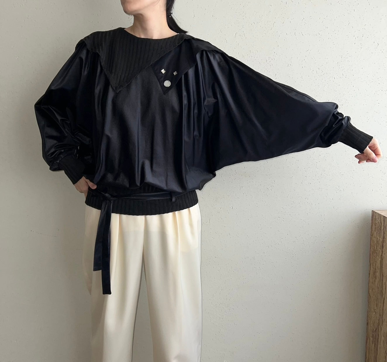 90s Black Design Top