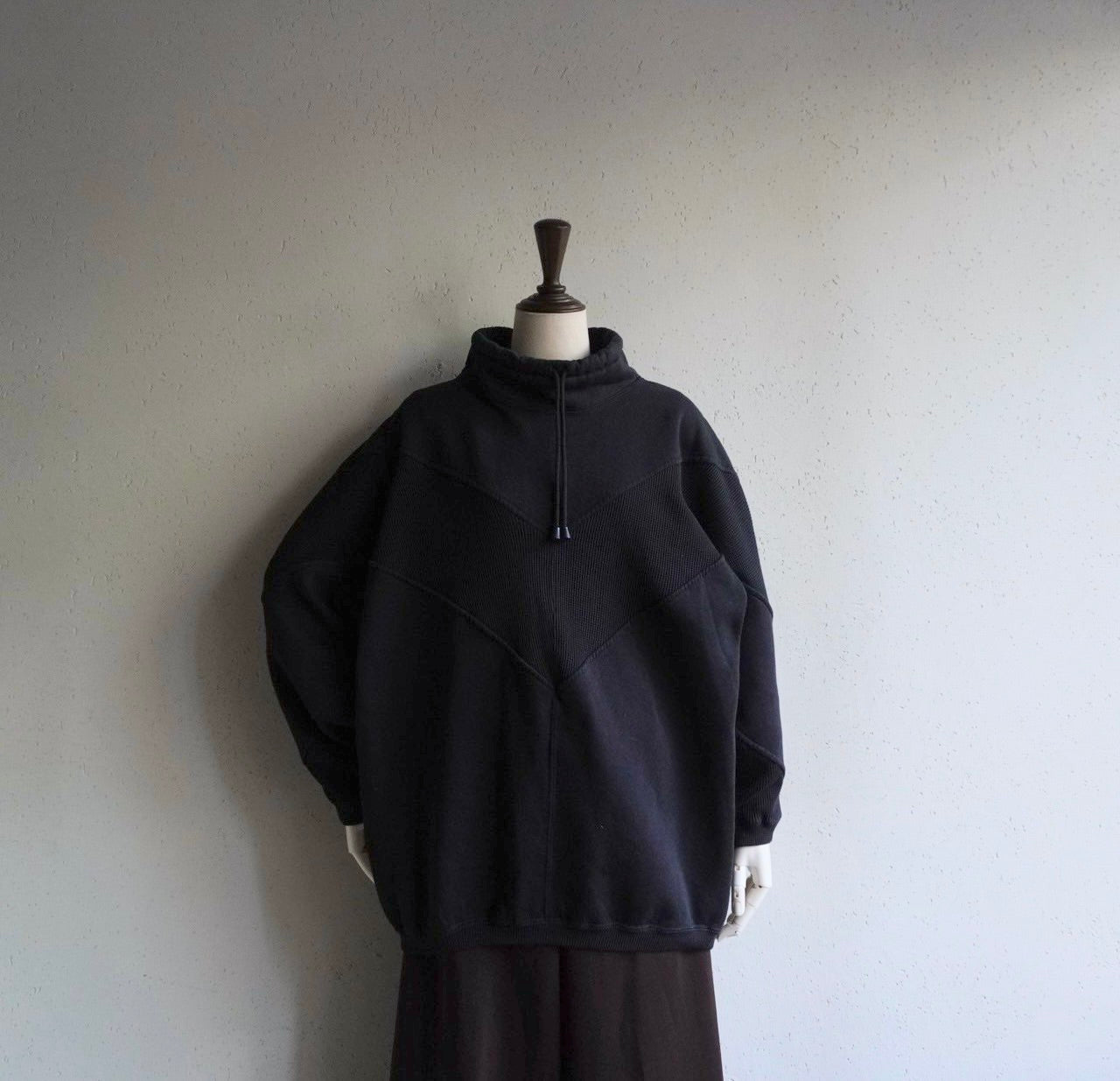 90s Design Black Sweater