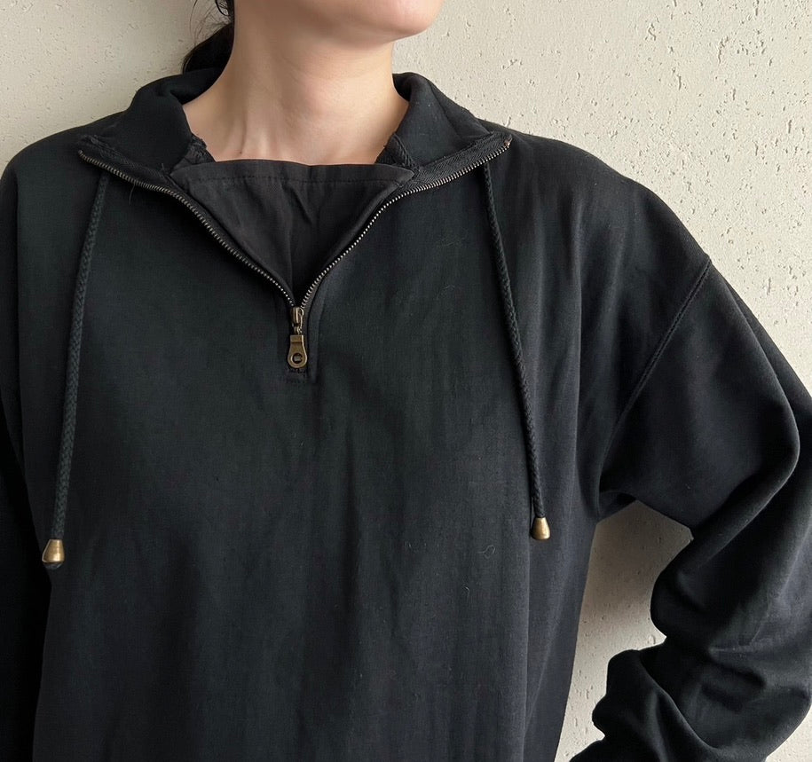 90s Zipped Black Sweater