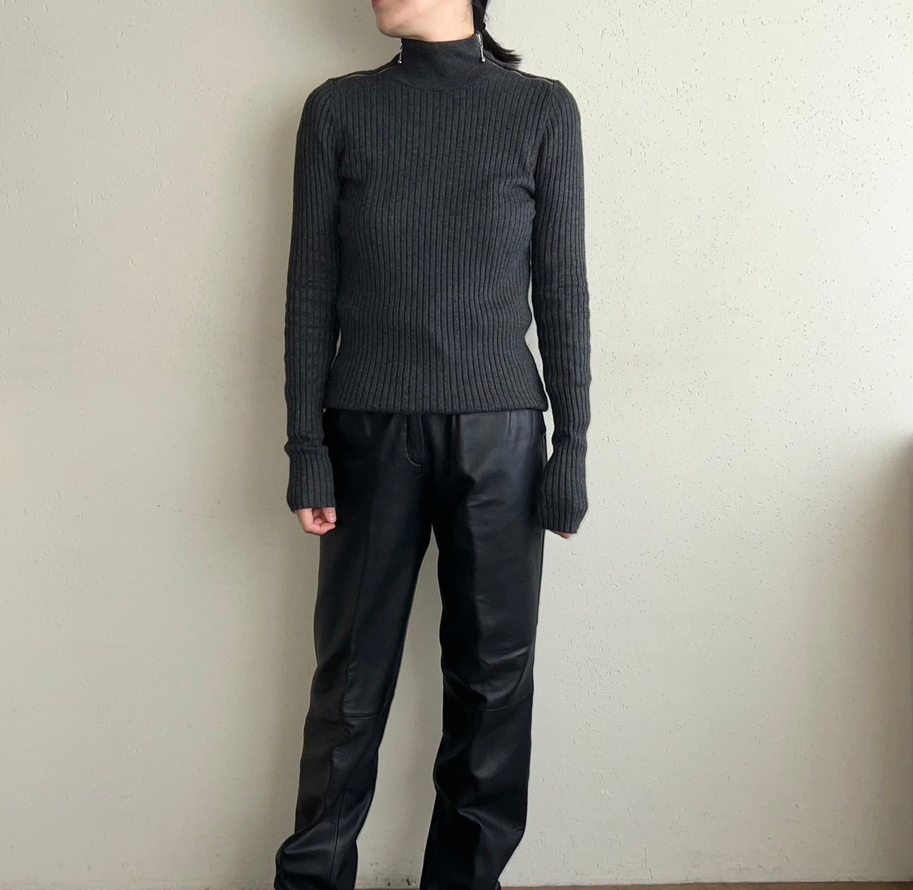 90s Zip Design Ribbed Top