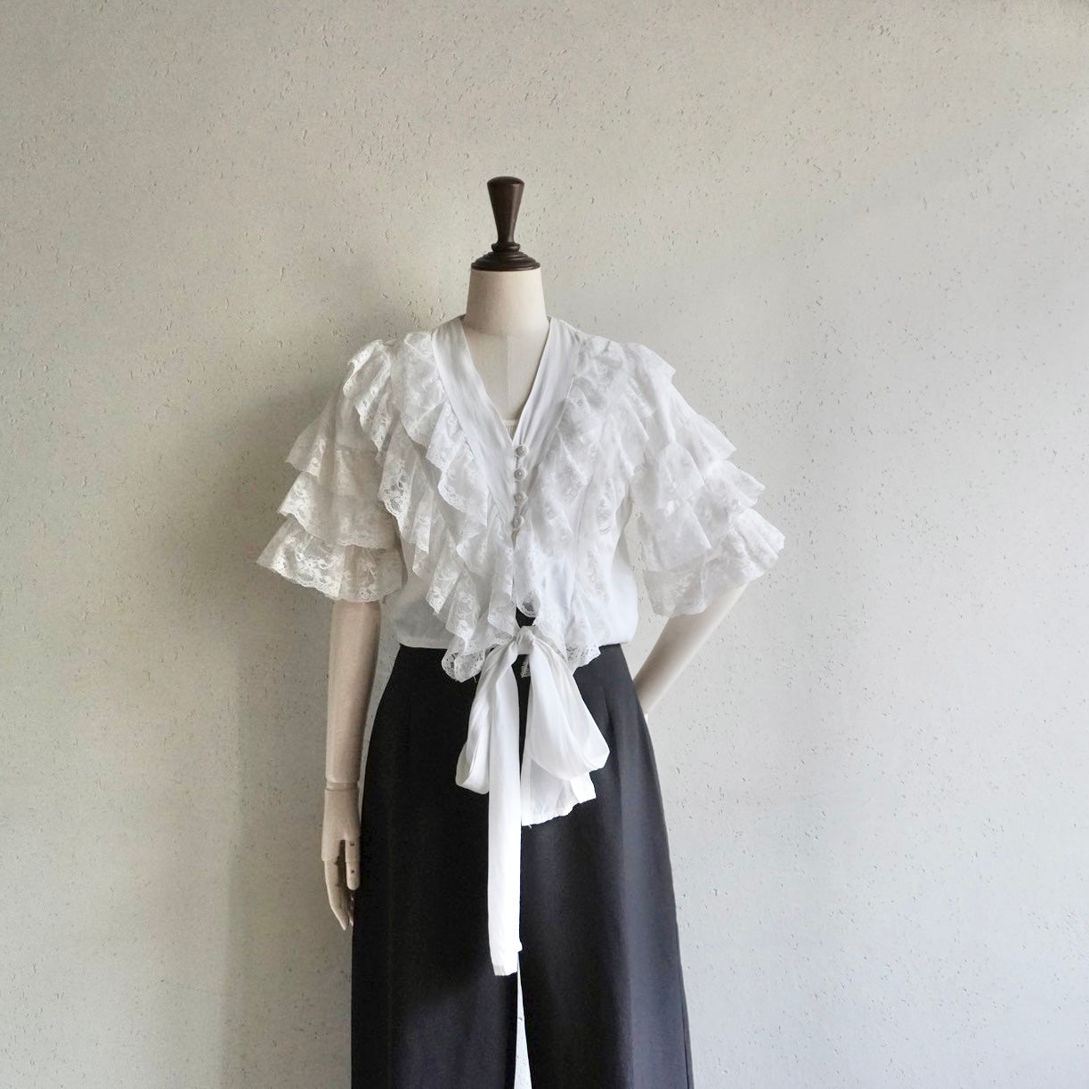 80s Lace Design Blouse