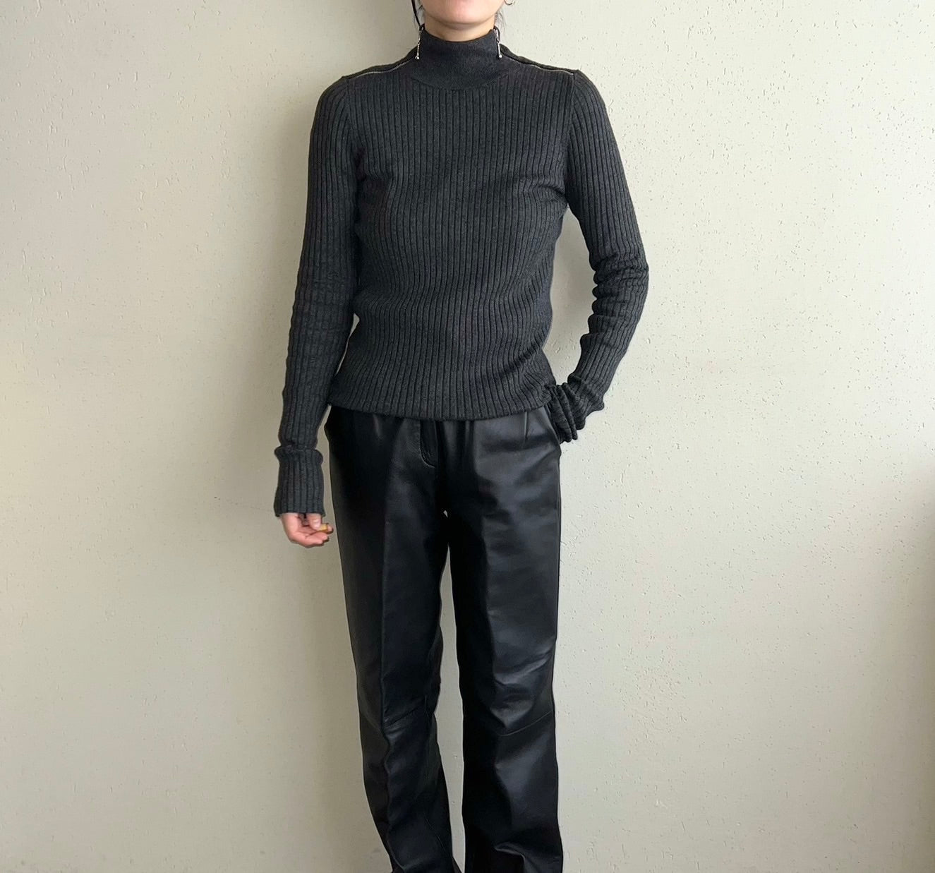 90s Zip Design Ribbed Top