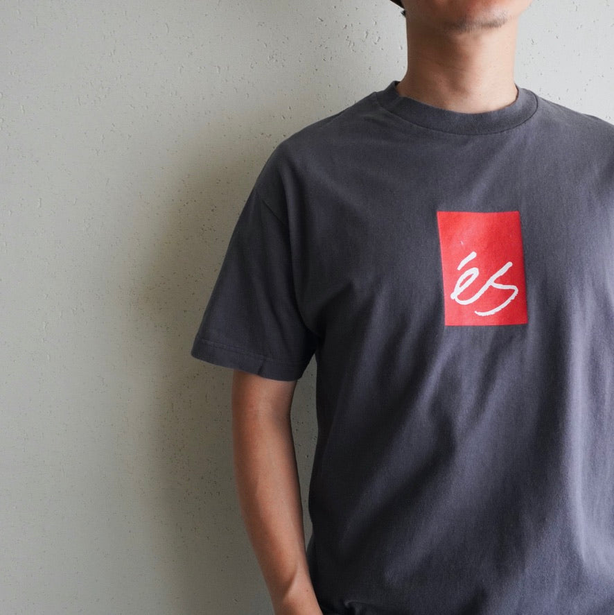 00s "es" T-shirt