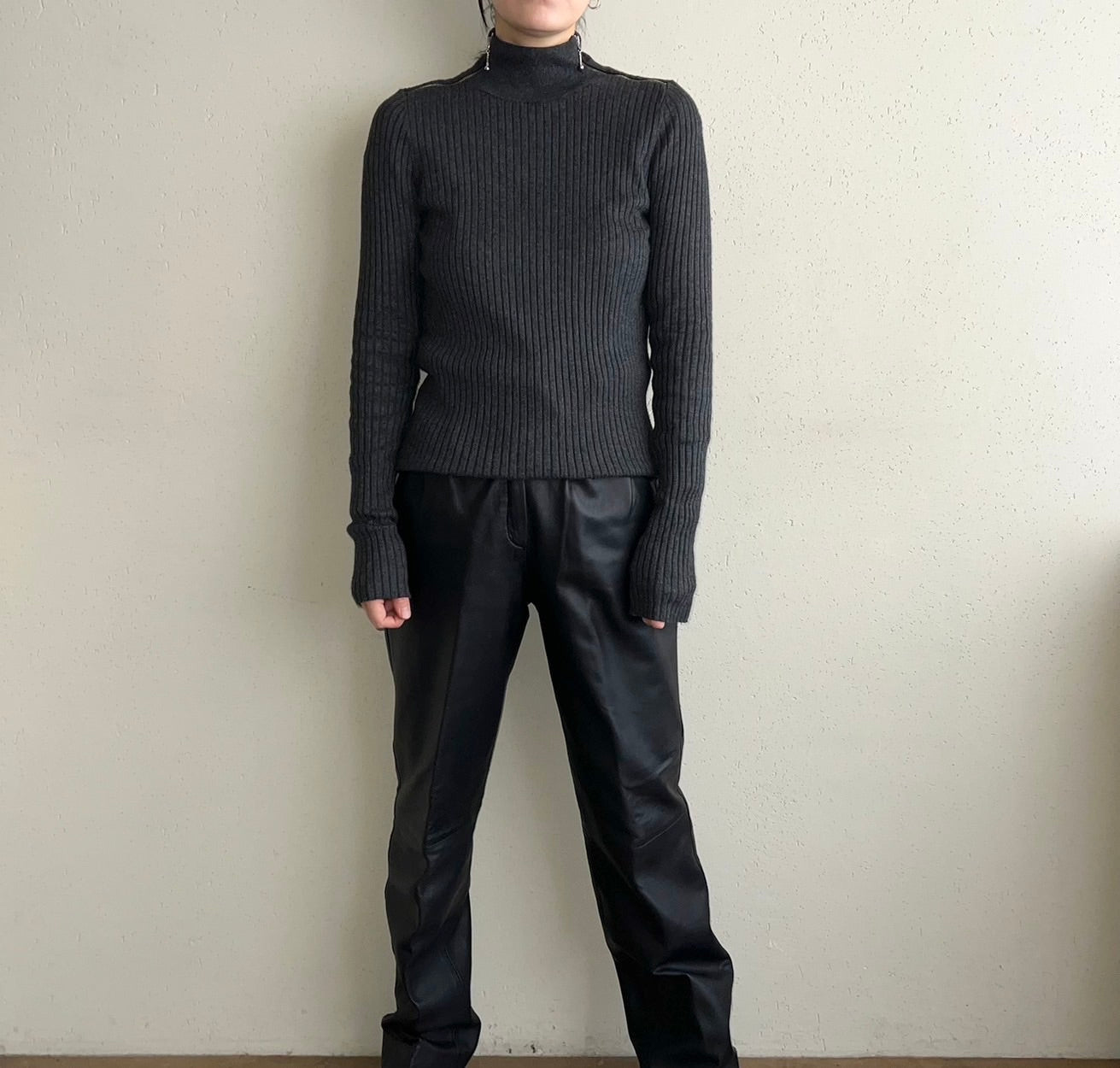 90s Zip Design Ribbed Top