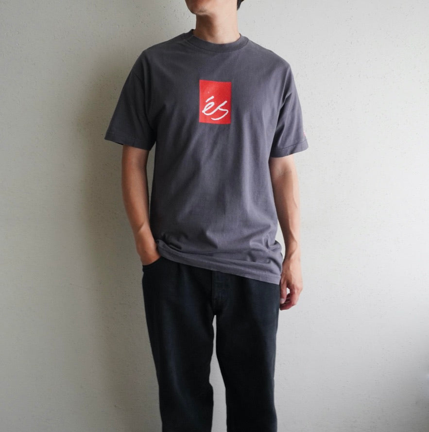 00s "es" T-shirt