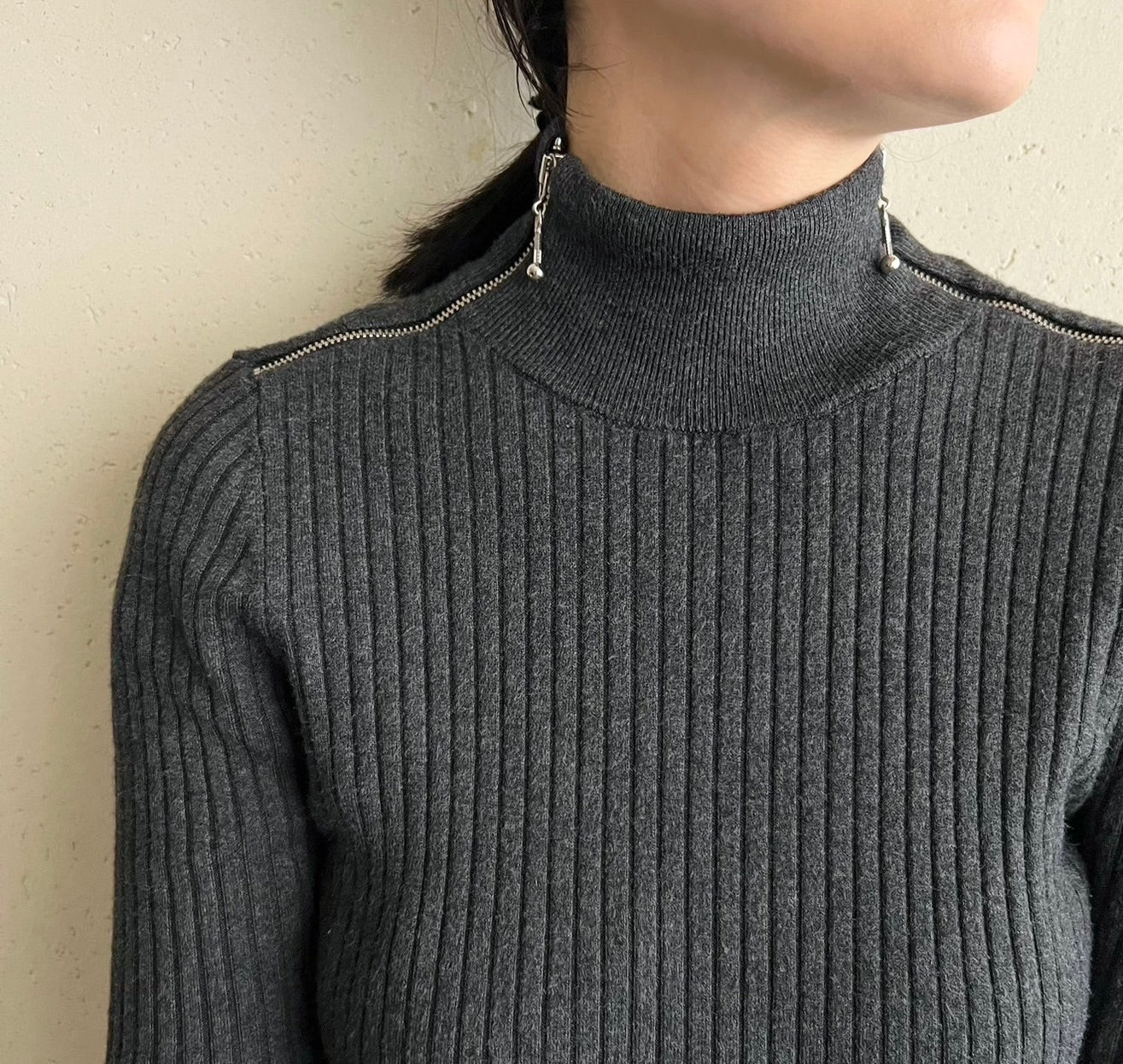 90s Zip Design Ribbed Top