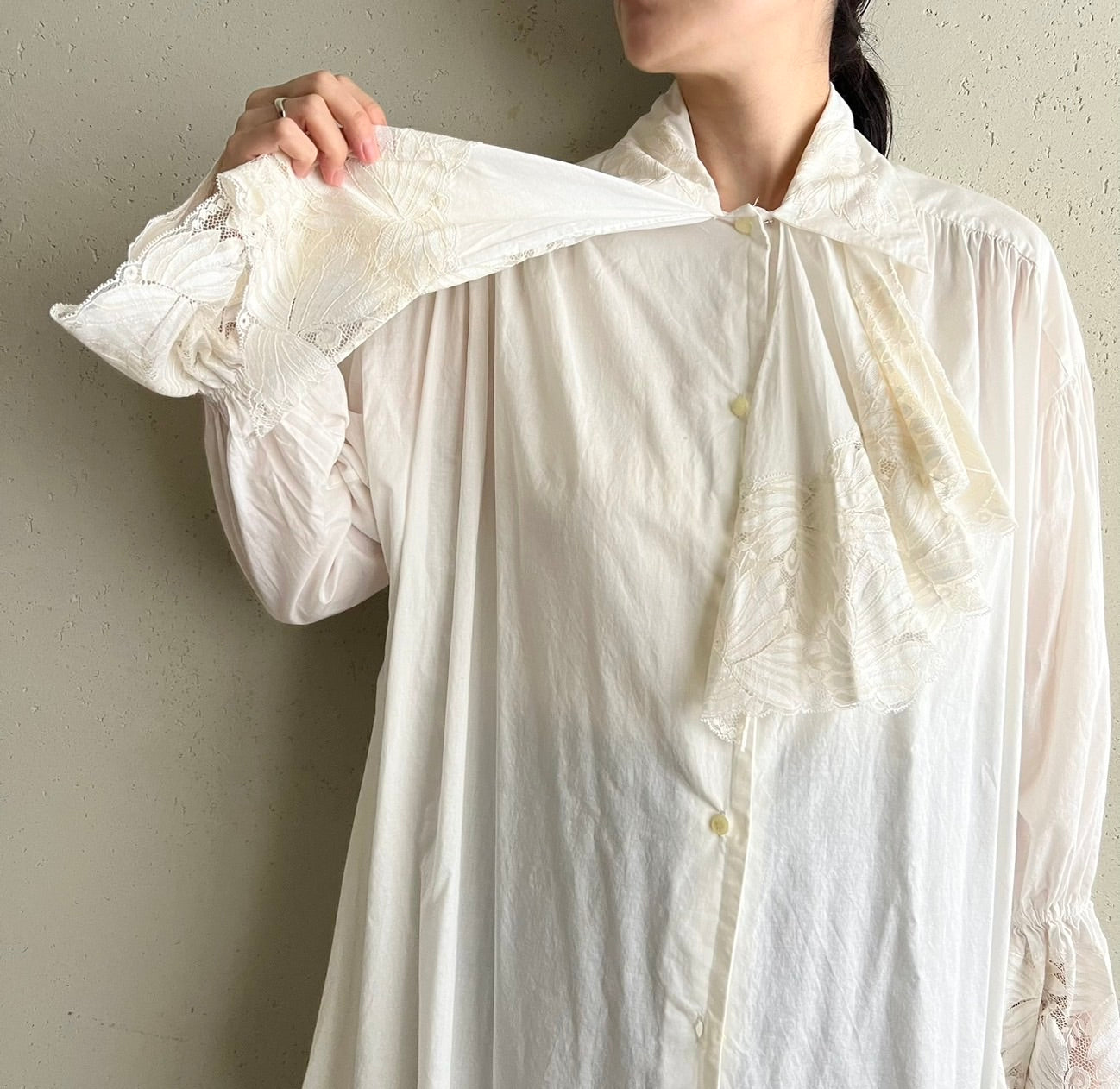 90s”NATORI” Lace Design Shirt