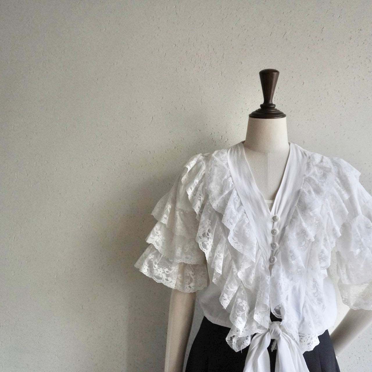 80s Lace Design Blouse