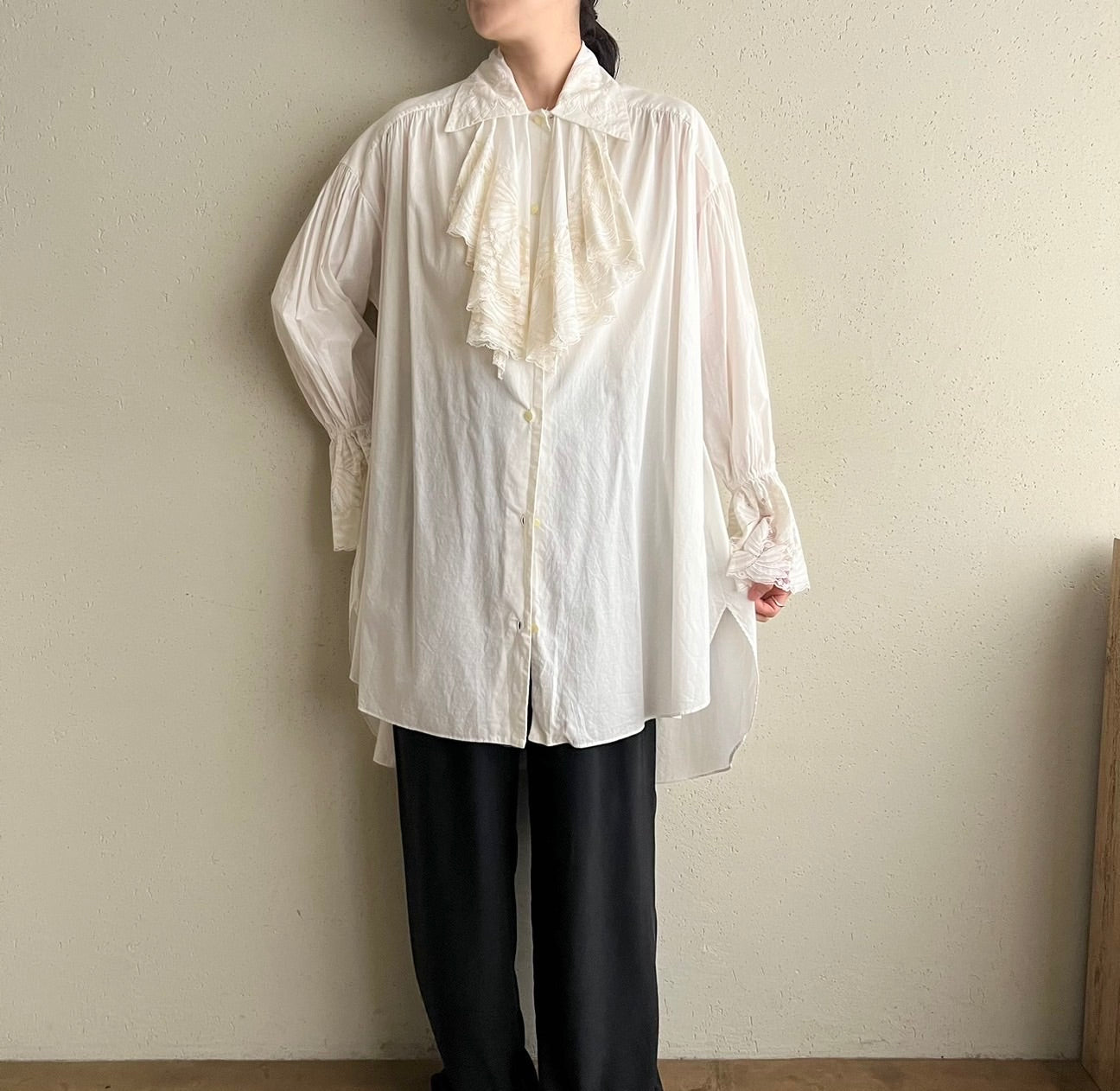90s”NATORI” Lace Design Shirt
