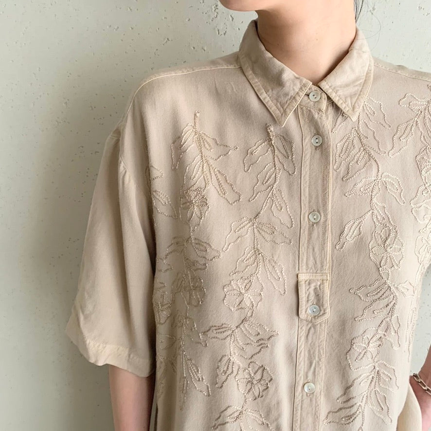 90s Embroidery Shirt dead stock