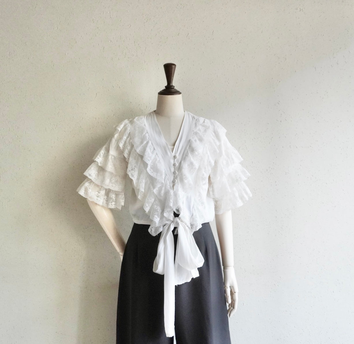 80s Lace Design Blouse