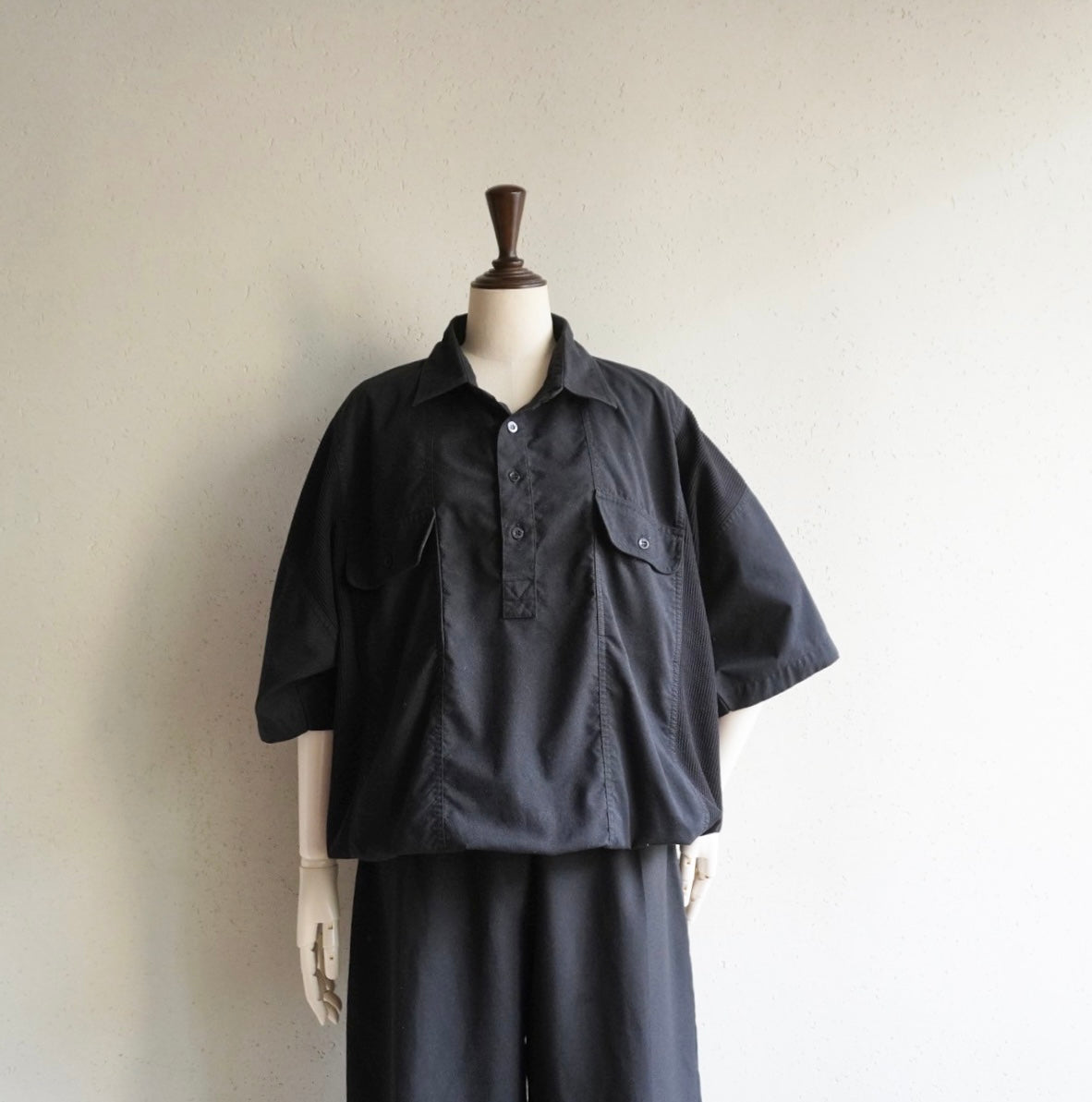 90s Black Design Top