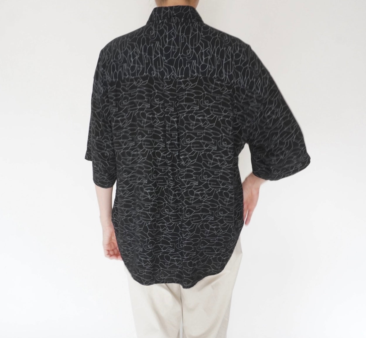 90s Black Pattern Shirt