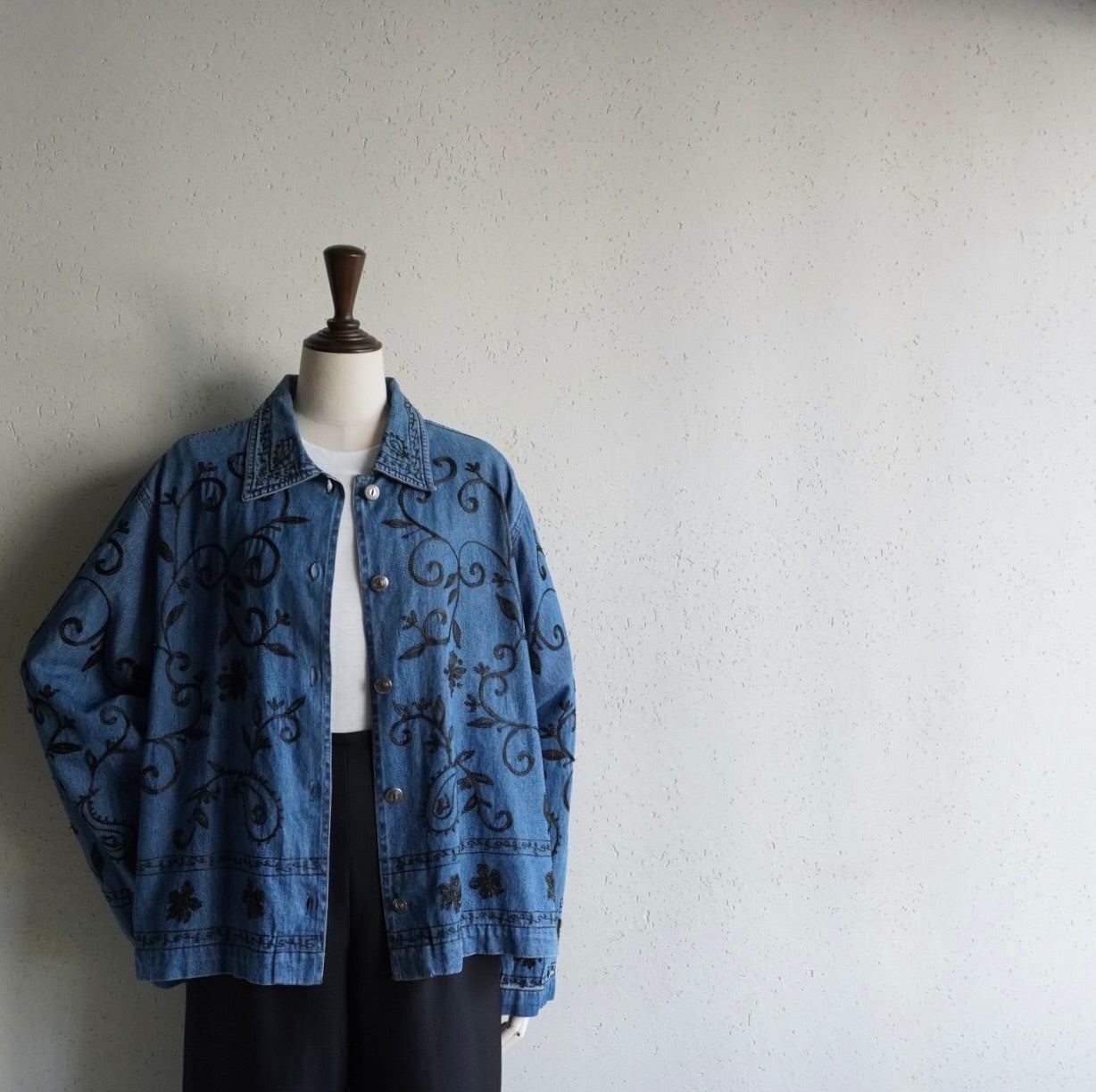 90s Embroidery Denim Jacket