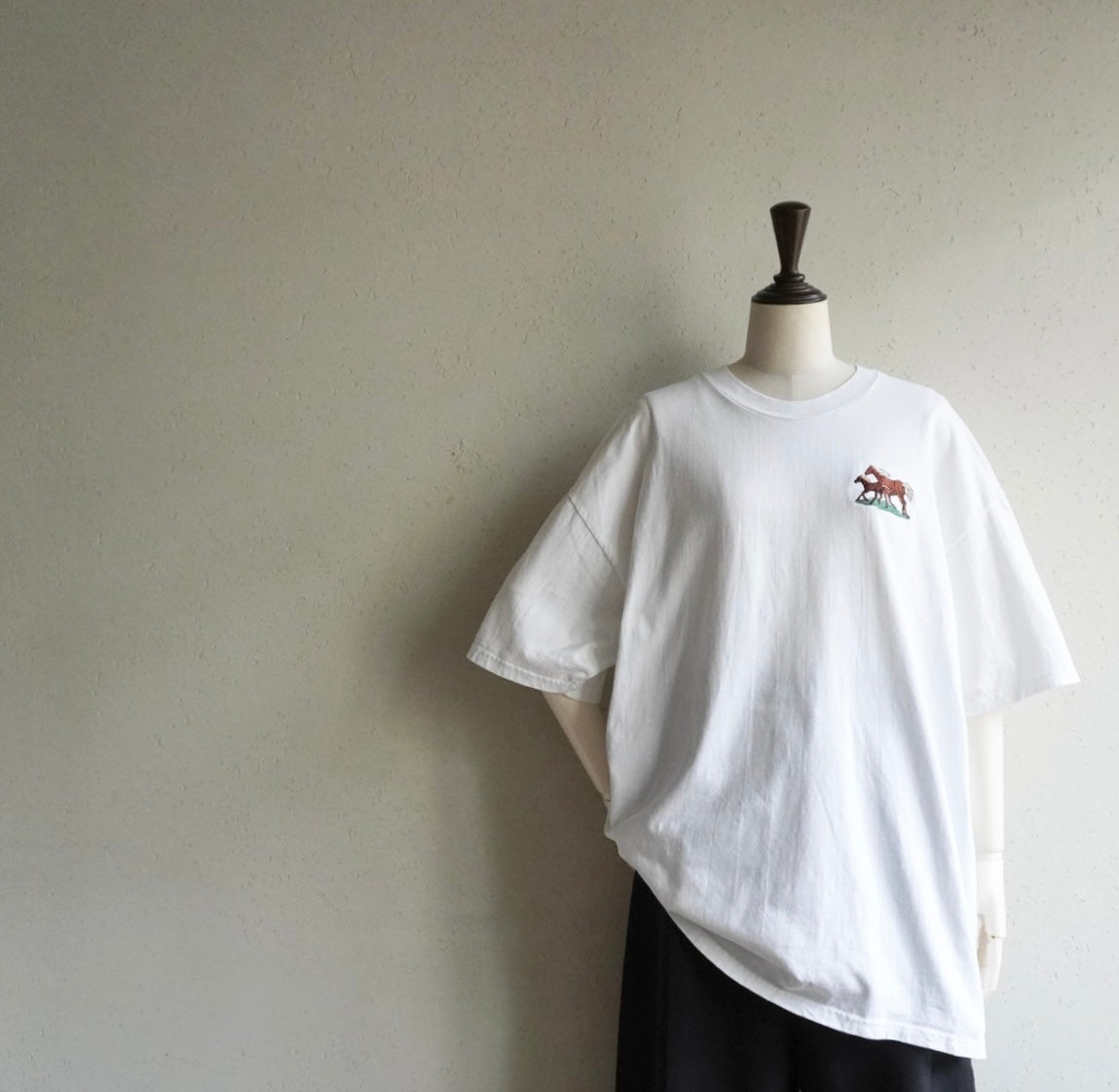 90s Embroidery T-shirt
