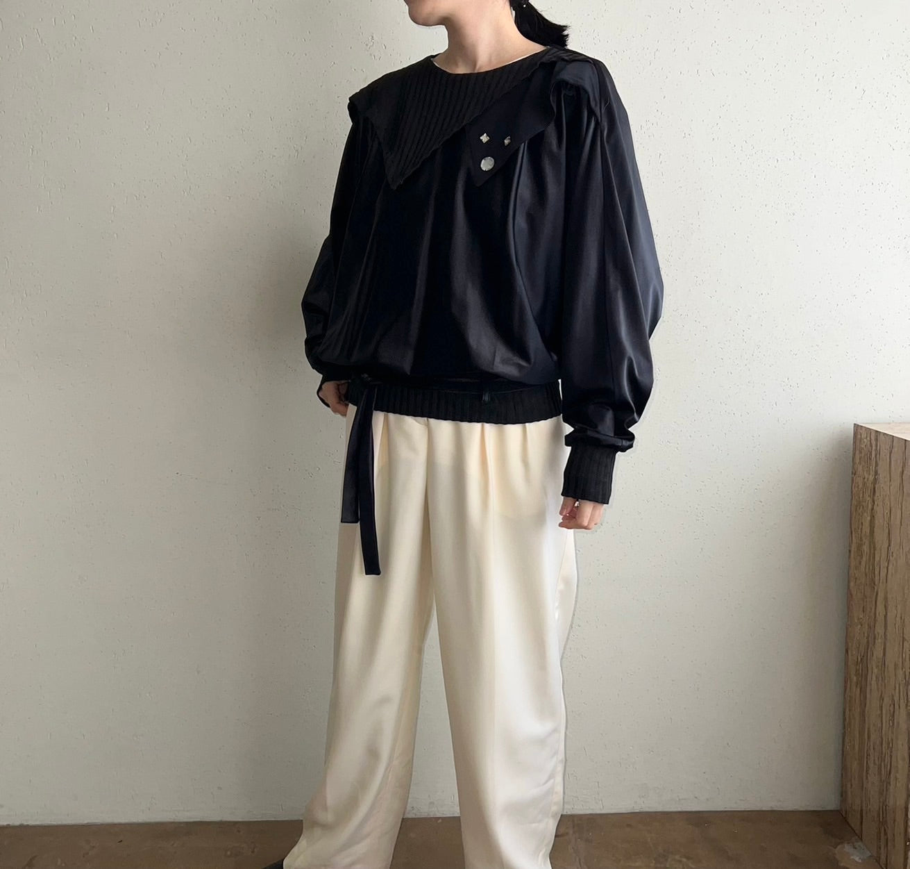 90s Black Design Top