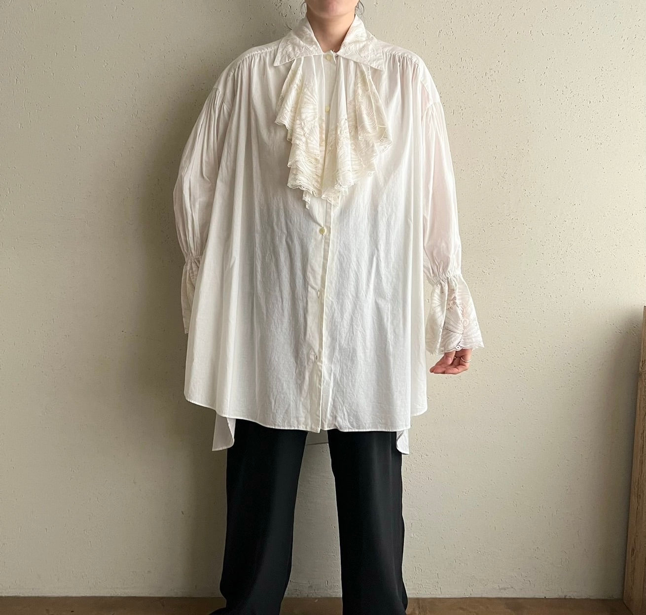 90s”NATORI” Lace Design Shirt