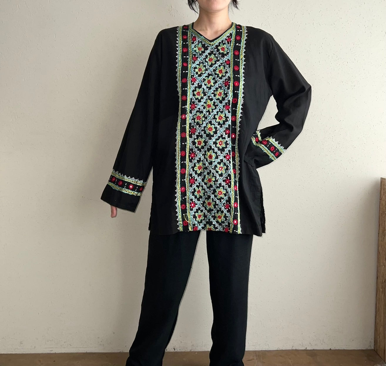 70s Embroidery Blouse