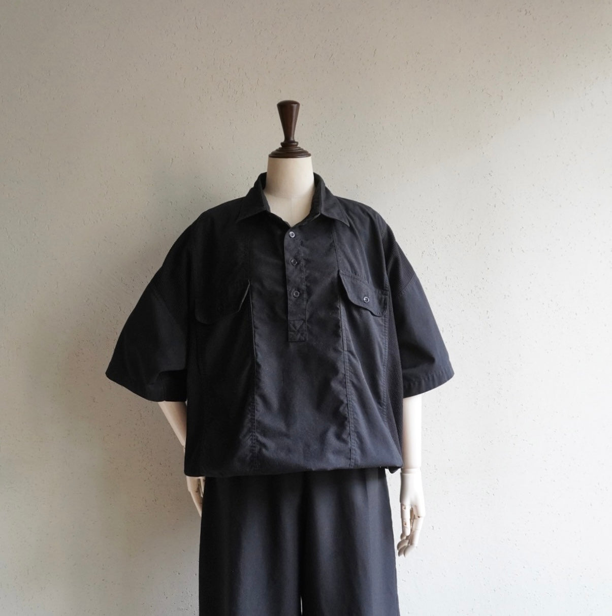 90s Black Design Top