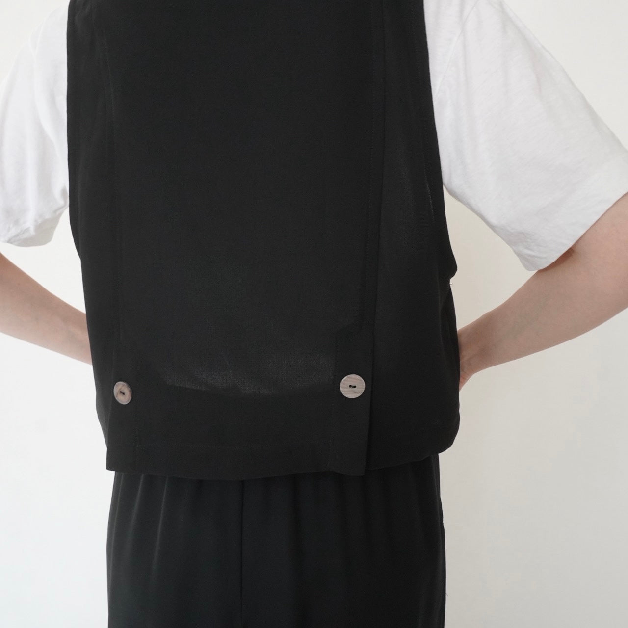 90s Black Sleeveless Shirt