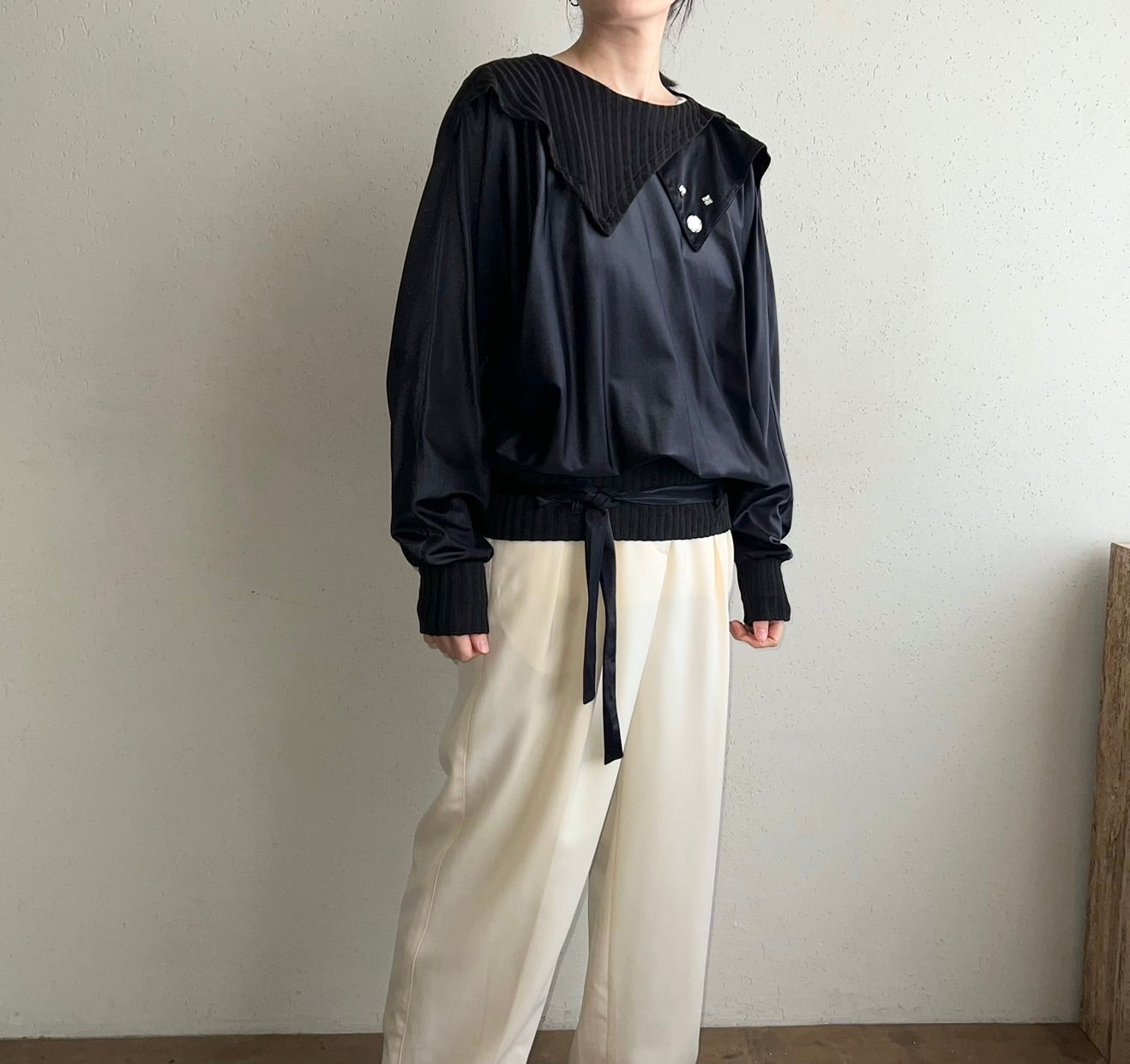 90s Black Design Top
