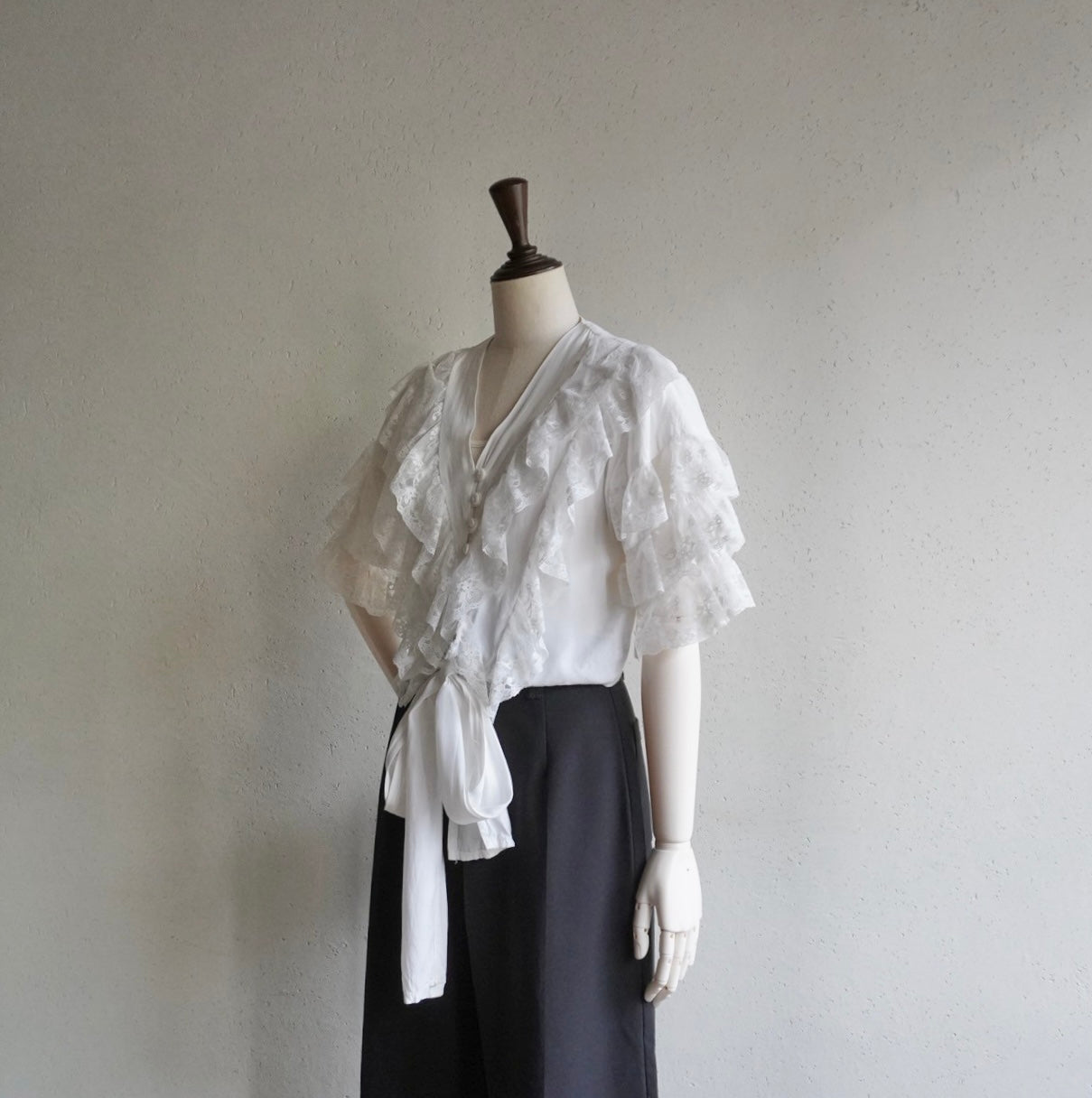 80s Lace Design Blouse