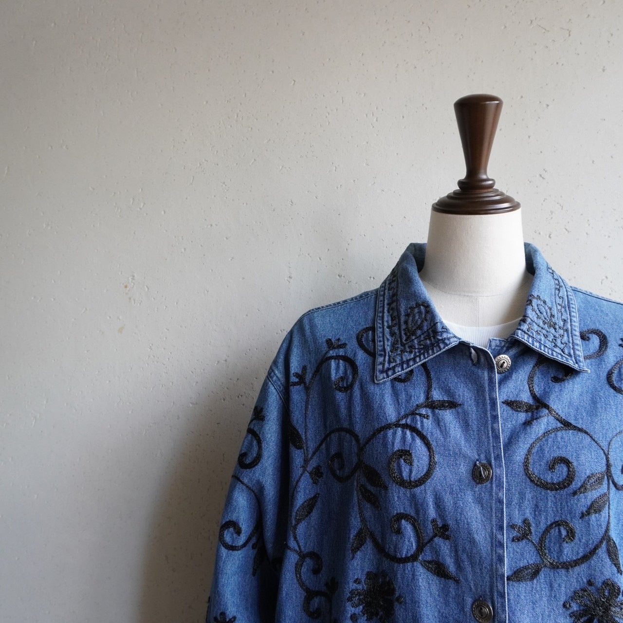90s Embroidery Denim Jacket