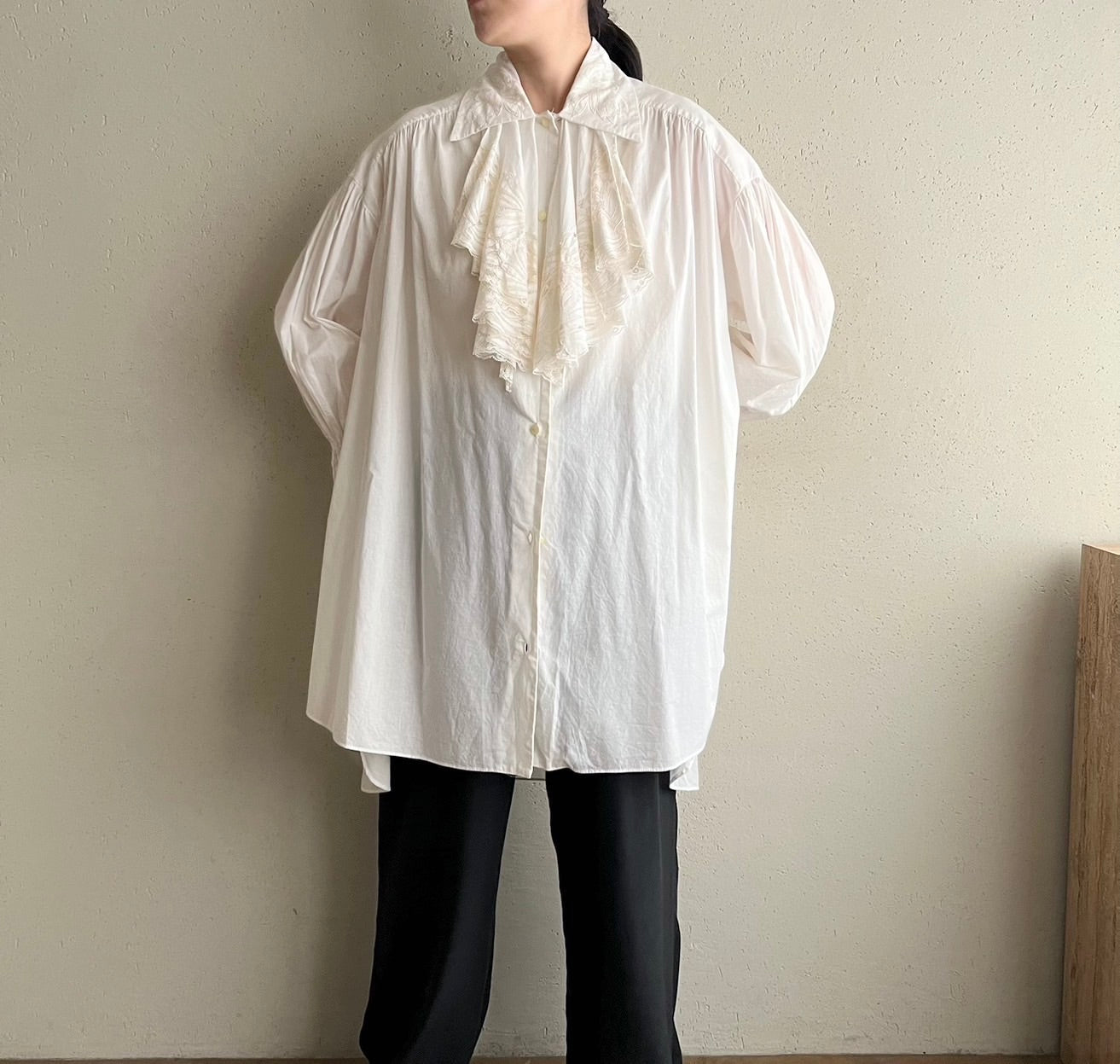 90s”NATORI” Lace Design Shirt