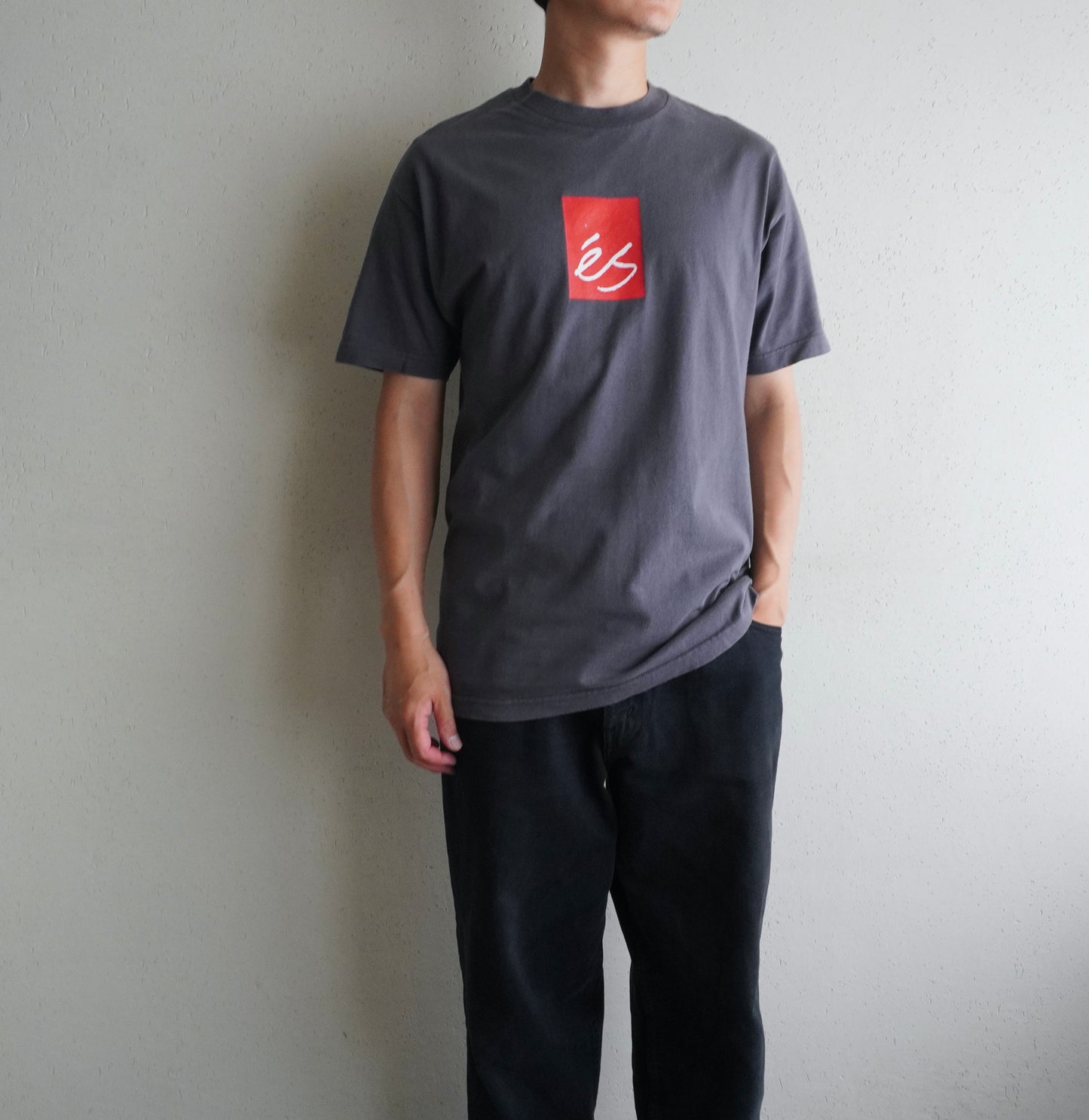 00s "es" T-shirt
