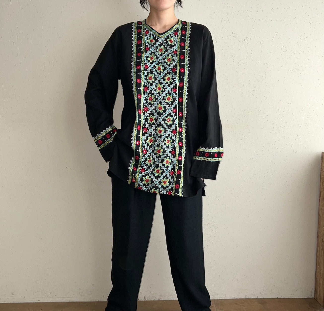 70s Embroidery Blouse