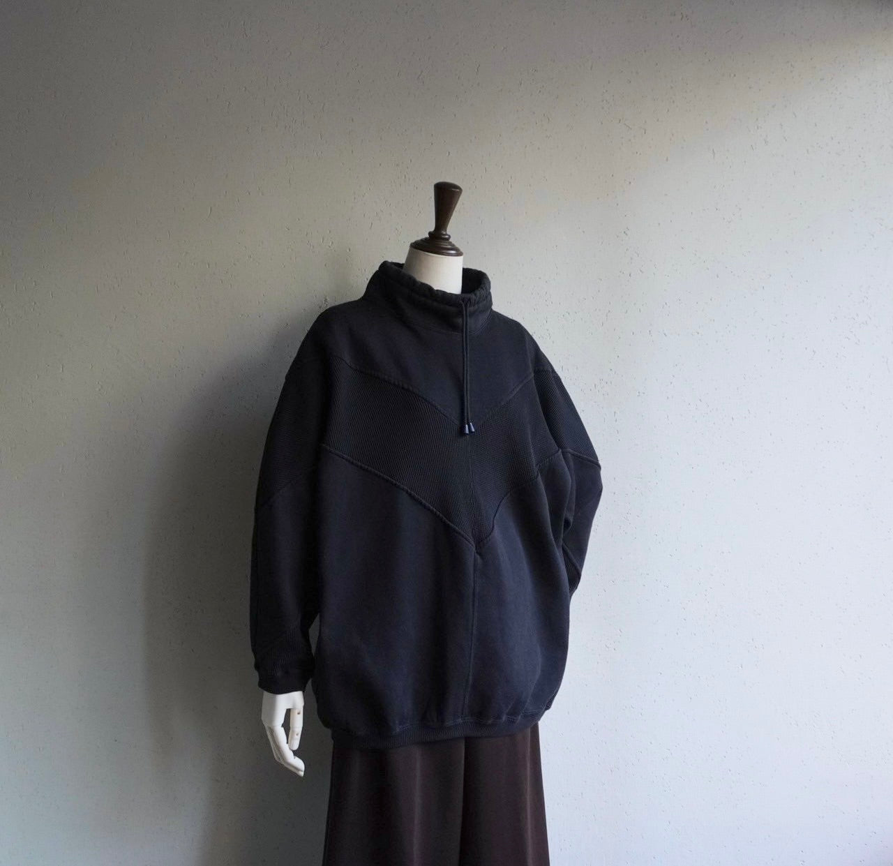 90s Design Black Sweater