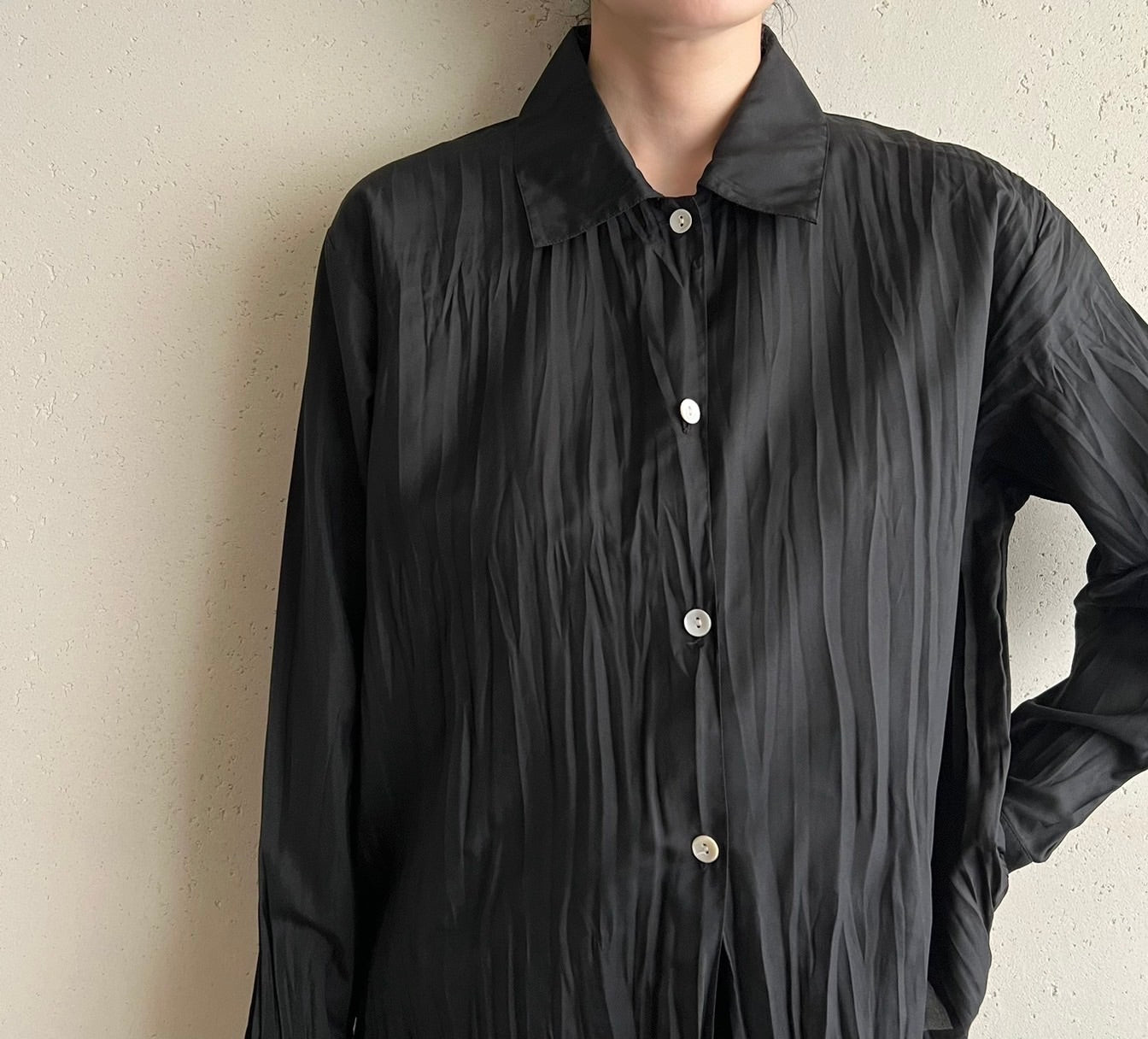 90s Black Pleat Shirt