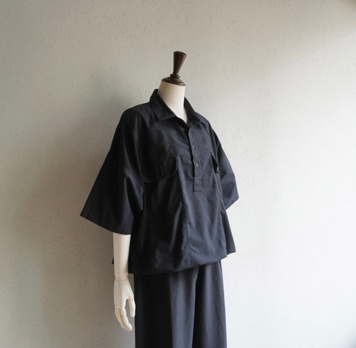 90s Black Design Top