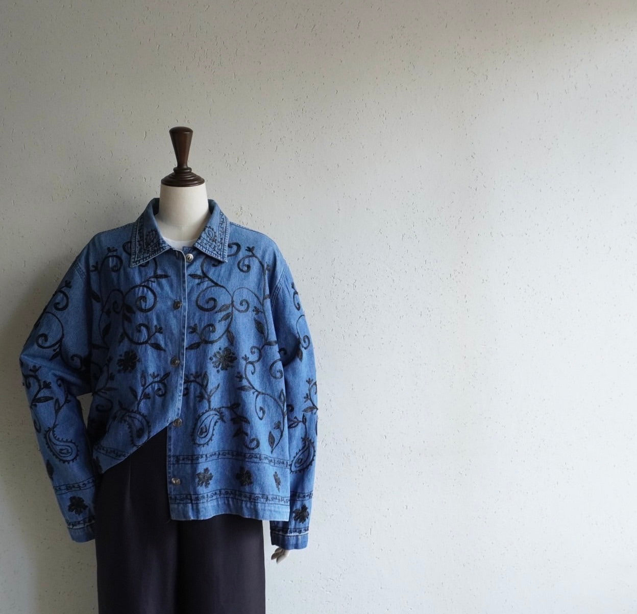 90s Embroidery Denim Jacket