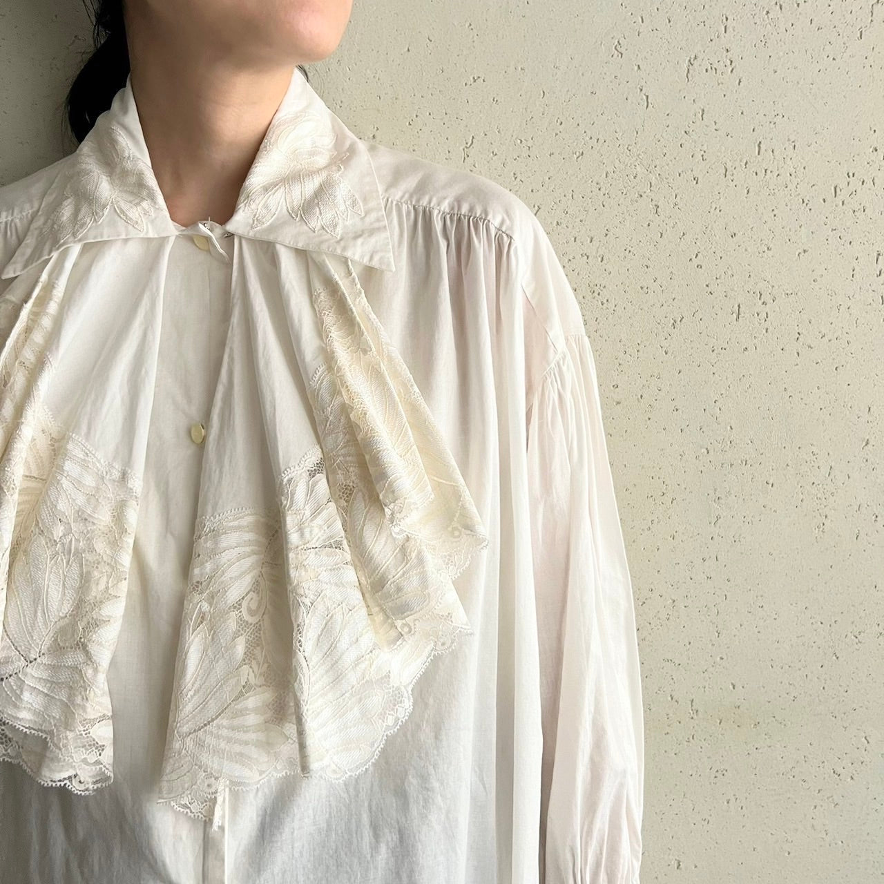 90s”NATORI” Lace Design Shirt
