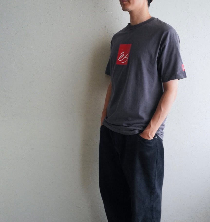 00s "es" T-shirt